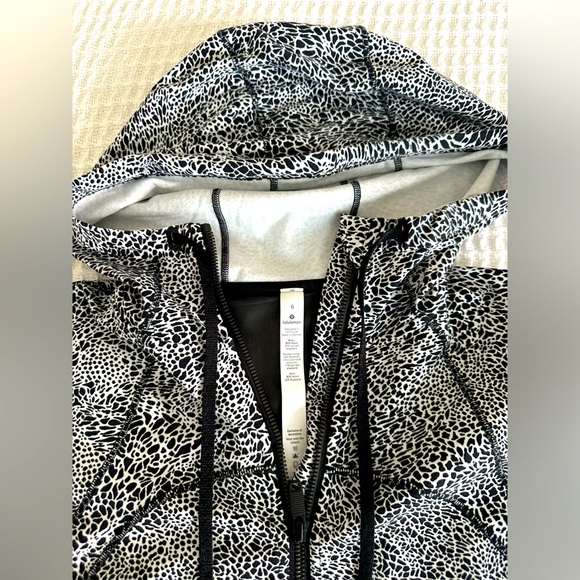 Lululemon Nulu/Hooded Define Jacket/6 - Picture 2 of 7